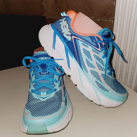 hoka one one athletic shoes